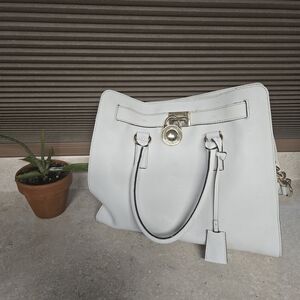 Chic White Crossbody Bag